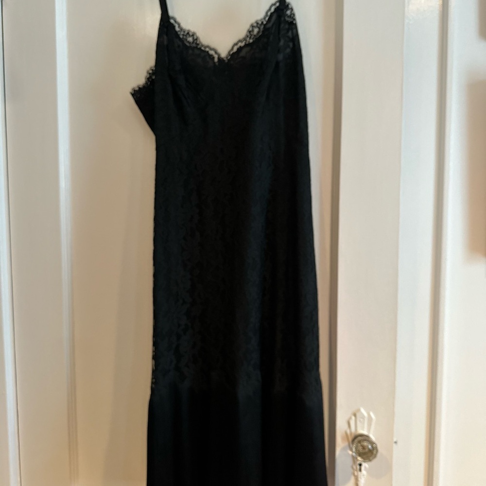 Vanity Fair Black Lace Chemise